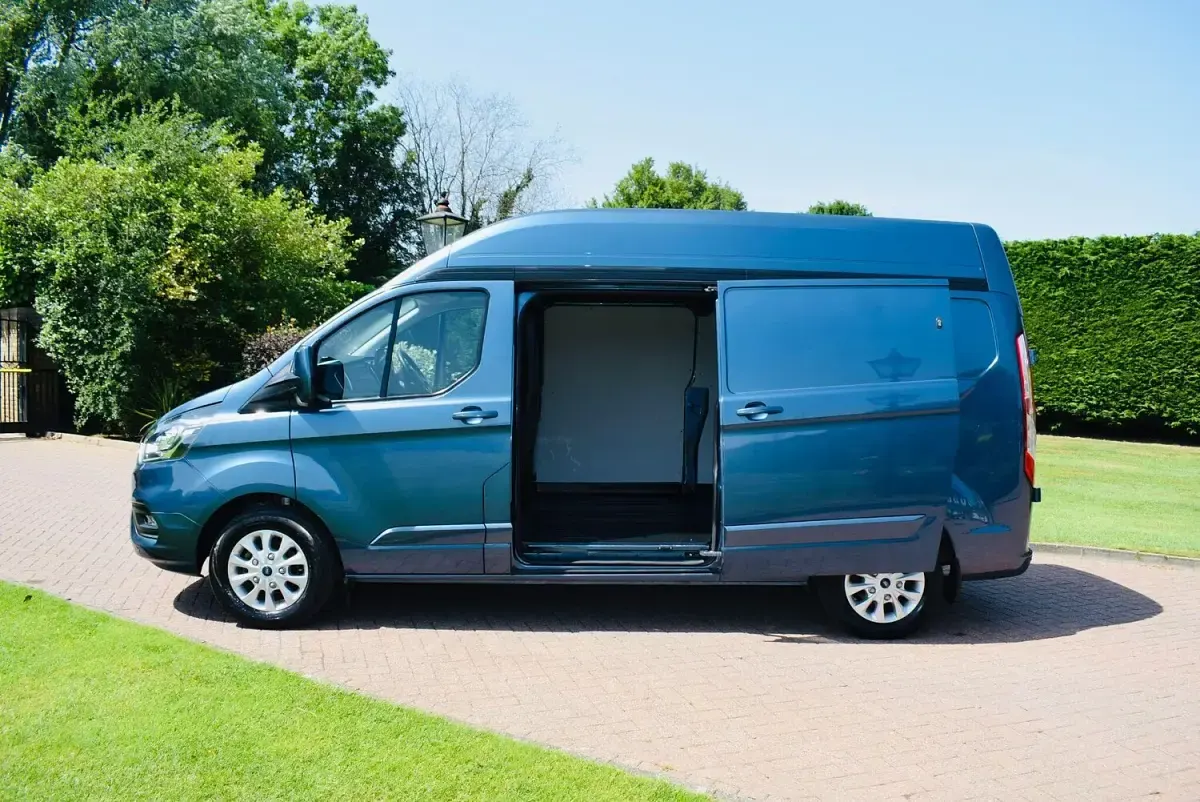 Used Ford Transit Custom Limited 170 HP (125 kW) 2023 Blue Van