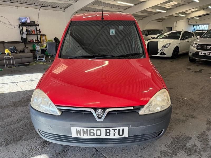 Used Vauxhall Combo 75 HP (55 kW) 2011 Red MPV