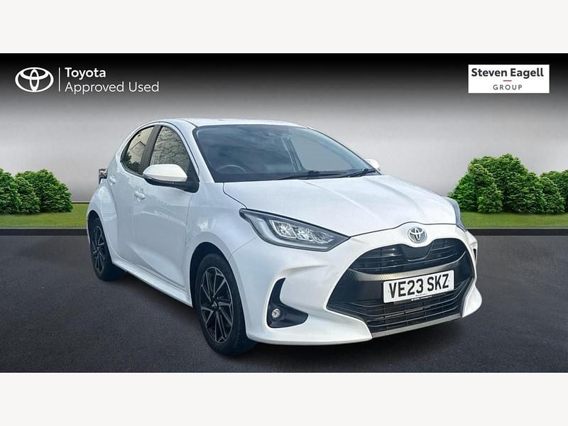 Used Toyota Yaris Hybrid Design 116 HP (85 kW) 2023 White Hatchback