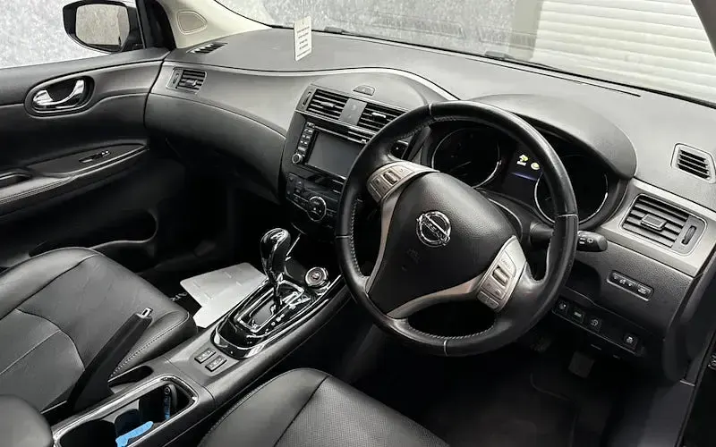 Used Nissan Pulsar Tekna 116 HP (85 kW) 2017 Black Hatchback