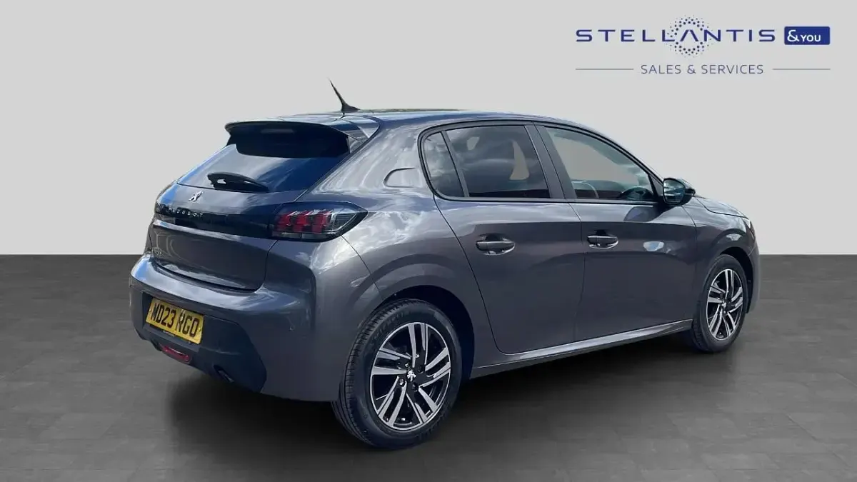 Używany Peugeot 208 Active+ 99 KM (72 kW) 2023 Szary Hatchback