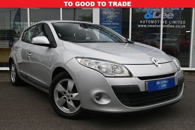Silver Used 2011 Renault Mégane III Dynamique Hatchback | £1,550 (Fair price) - Image 1/4