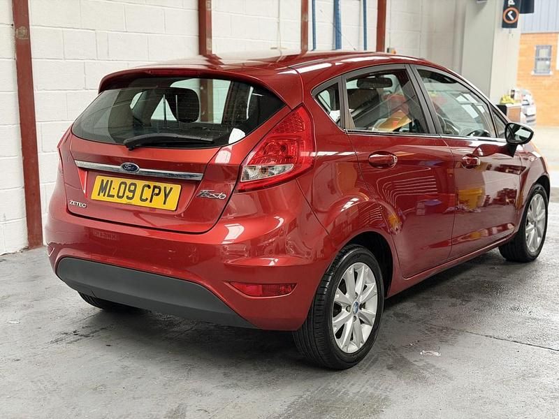 Used Ford Fiesta Zetec 94 HP (69 kW) 2009 Red Hatchback