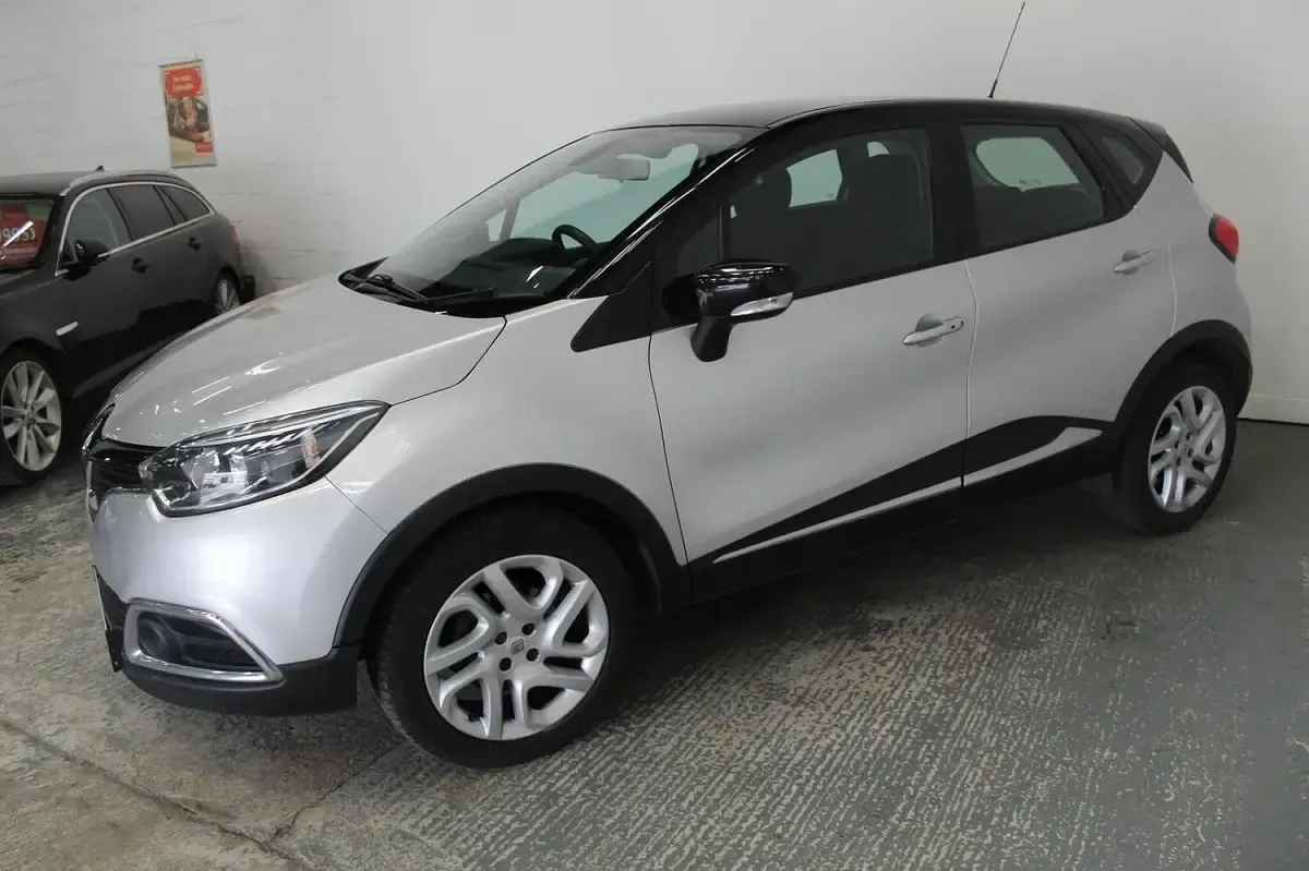 Used Renault Captur Dynamique 90 HP (66 kW) 2016 Silver SUV