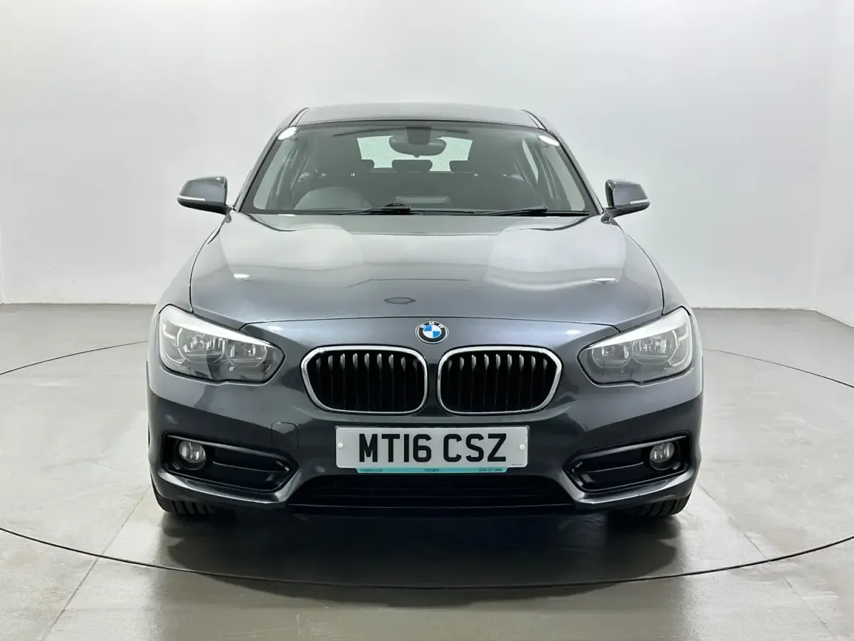 Begagnad BMW 116 Sport Line 2016 Grå Halvkombi