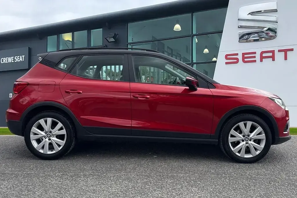 Begagnad Seat Arona SE Technology 2020 Röd SUV