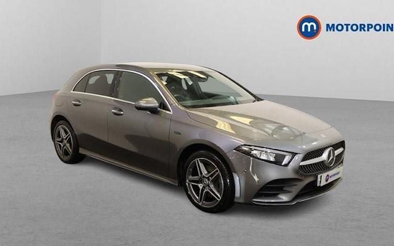 Begagnad Mercedes A250 AMG Line Premium 218 HK (160 kW) 2021 Halvkombi