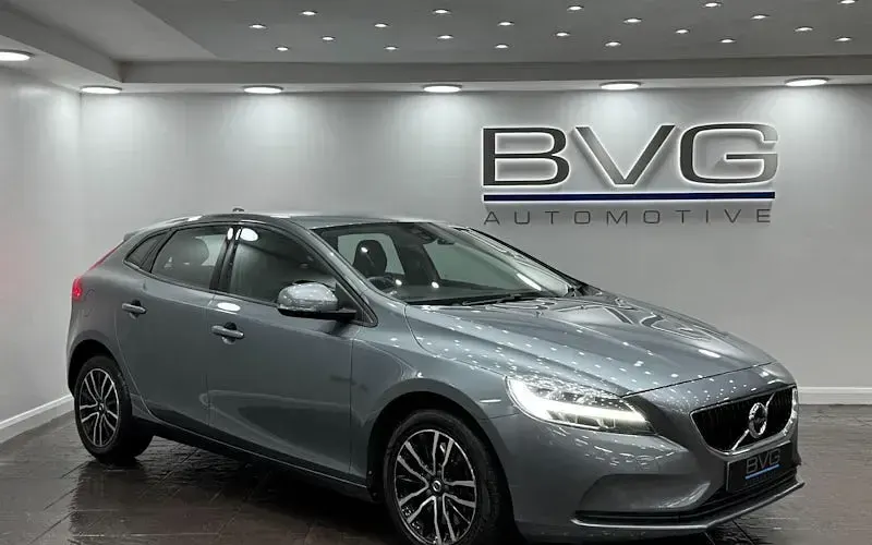 Begagnad Volvo V40 Momentum 122 HK (89 kW) 2018 Halvkombi