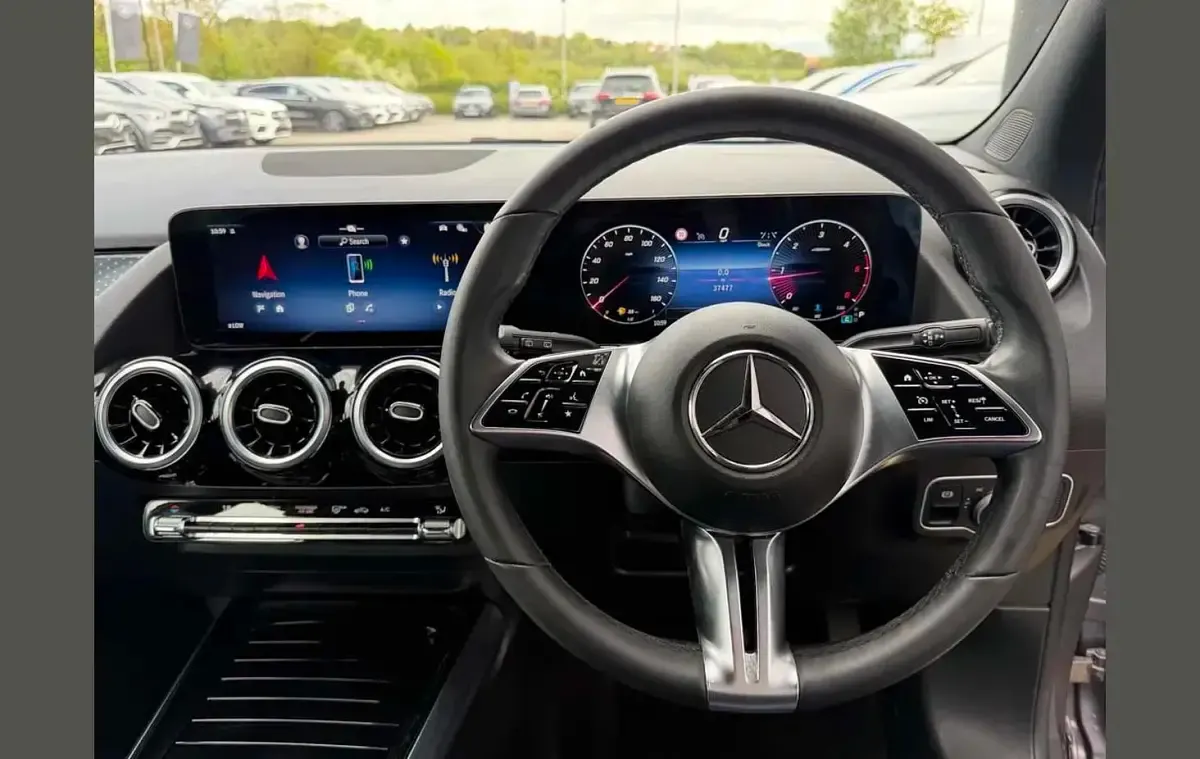 Used Mercedes GLA200 Executive 150 HP (110 kW) 2024 Grey SUV