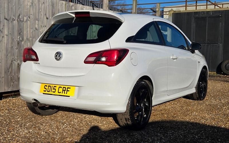 Used Vauxhall Corsa Edition 69 HP (50 kW) 2015 White Hatchback