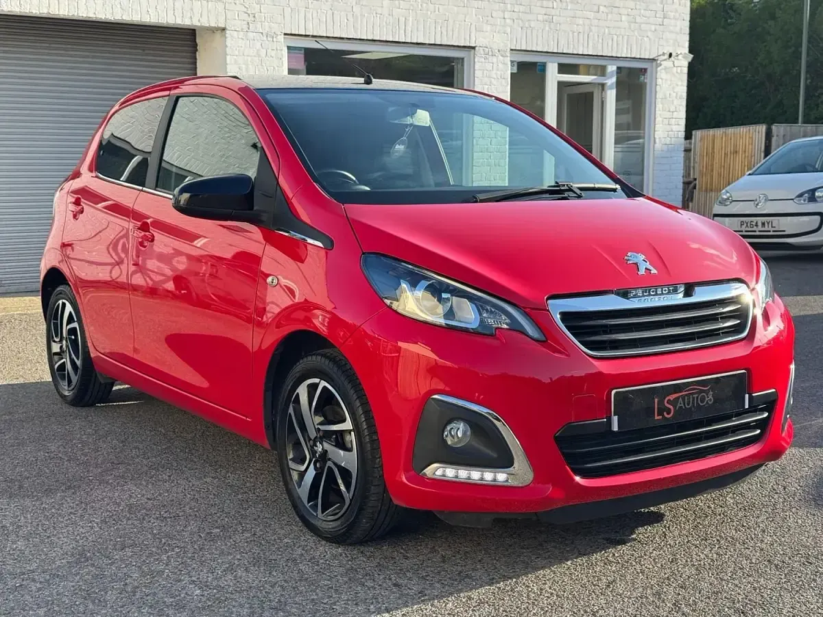 Begagnad Peugeot 108 Allure 72 HK (52 kW) 2020 Röd Halvkombi