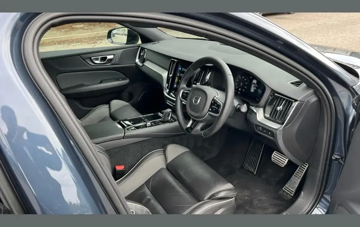 Usado Volvo V60 R-Design 350 HP (257 kW) 2022 Azul Carrinha