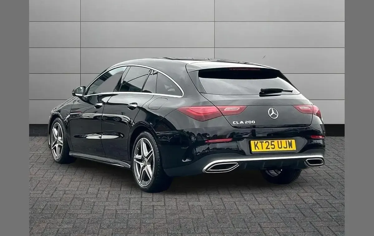 Used Mercedes CLA200 Executive 161 HP (118 kW) 2025 Black Estate
