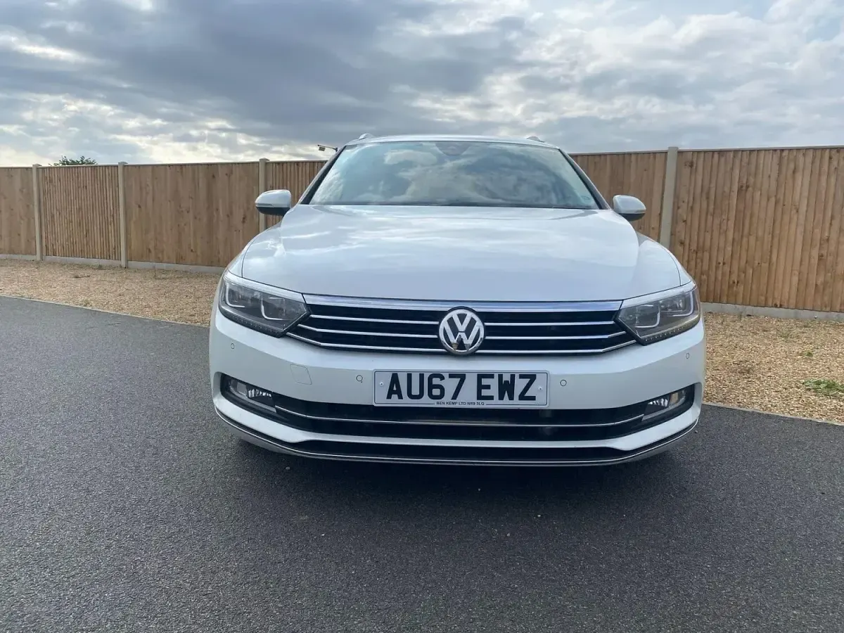 Used VW Passat SE 150 HP (110 kW) 2026 White Estate