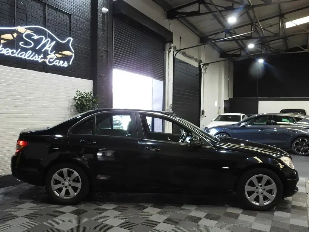 Used Mercedes C180 SE 156 HP (114 kW) 2010 Black Sedan