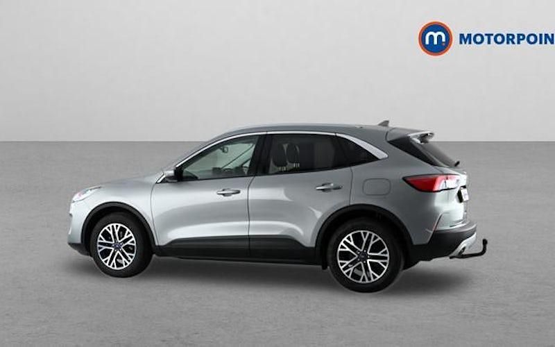 Usado Ford Kuga Titanium 150 HP (110 kW) 2023 Prateado SUV