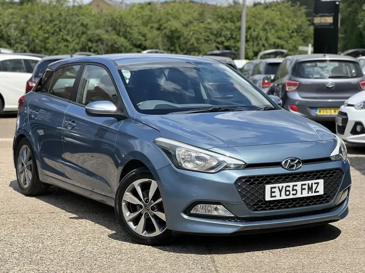 Used Hyundai i20 SE 100 HP (73 kW) 2015 Blue Hatchback
