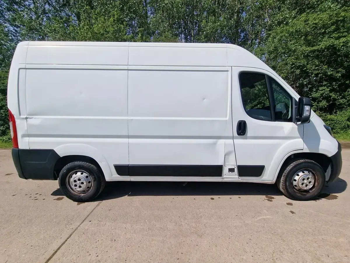 Used Peugeot Boxer 140 HP (102 kW) 2019 White Van