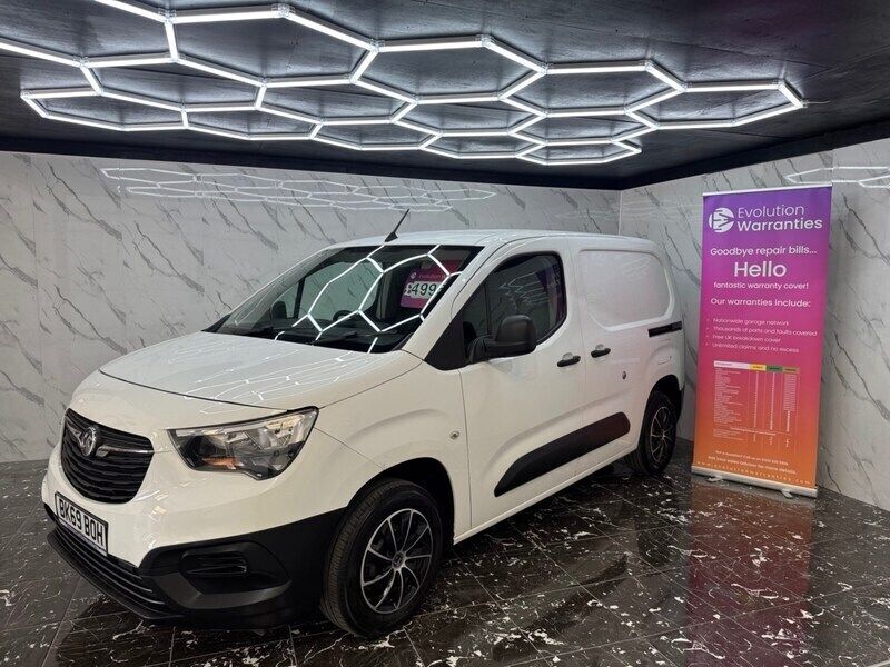 White Used 2019 Vauxhall Combo Edition MPV | £4,995 (Good price) - Image 1/4