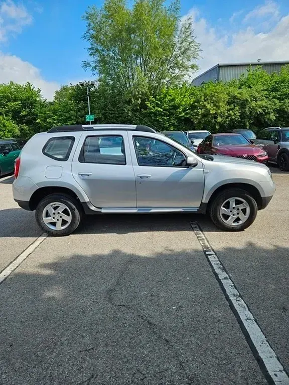 Second-hand Dacia Duster Lauréate 110 CP (80 kW) 2013 Argintiu SUV
