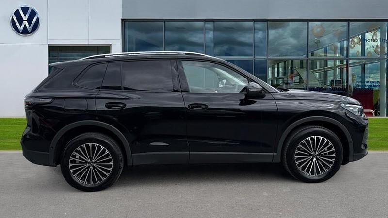 Usado VW Tiguan Match 204 CV (150 kW) 2025 Negro SUV