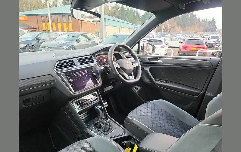Usado VW Tiguan R-line 150 HP (110 kW) 2022 Branco SUV