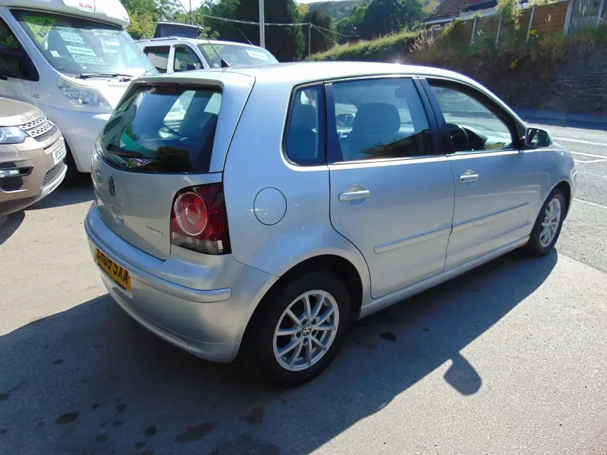 Used VW Polo 80 HP (58 kW) 2009 Silver Hatchback