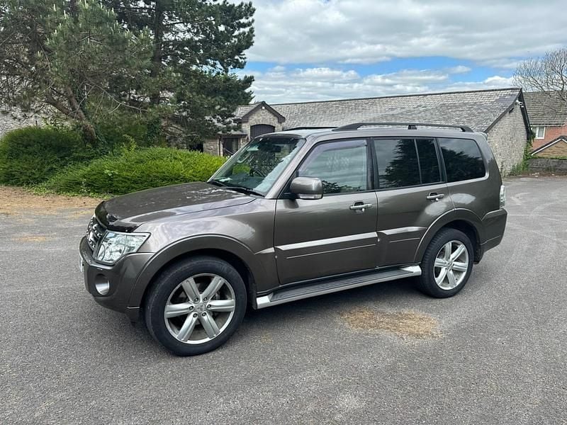 Used Mitsubishi Shogun 197 HP (144 kW) 2012 Brown SUV