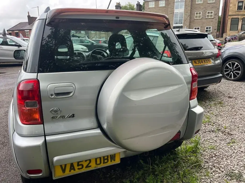 Used Toyota RAV4 147 HP (108 kW) 2002 Silver SUV