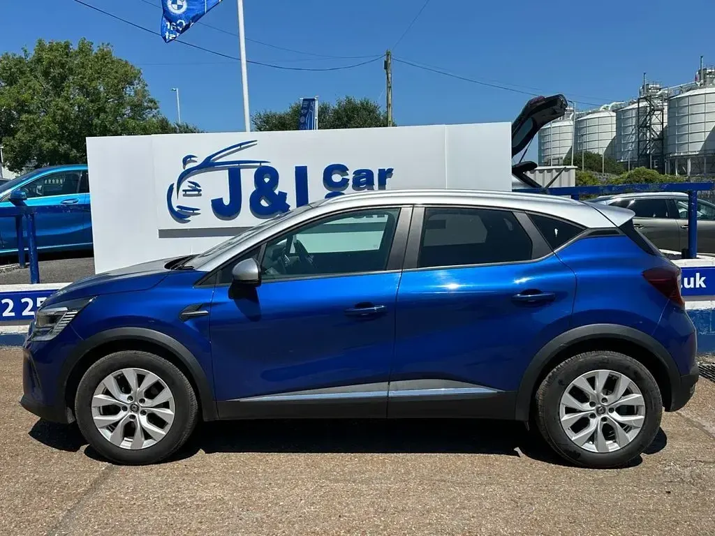 Used Renault Captur Iconic 130 HP (95 kW) 2020 Blue SUV