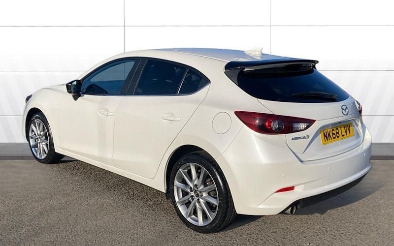 Begagnad Mazda 3 Inclusive 120 HK (88 kW) 2018 Vit Halvkombi