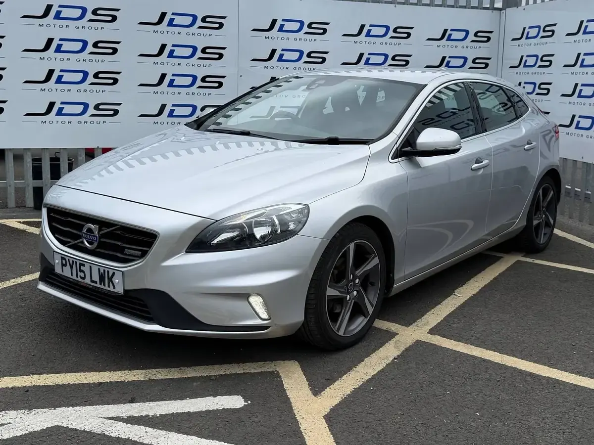 Used Volvo V40 R-Design 115 HP (84 kW) 2015 Silver Hatchback