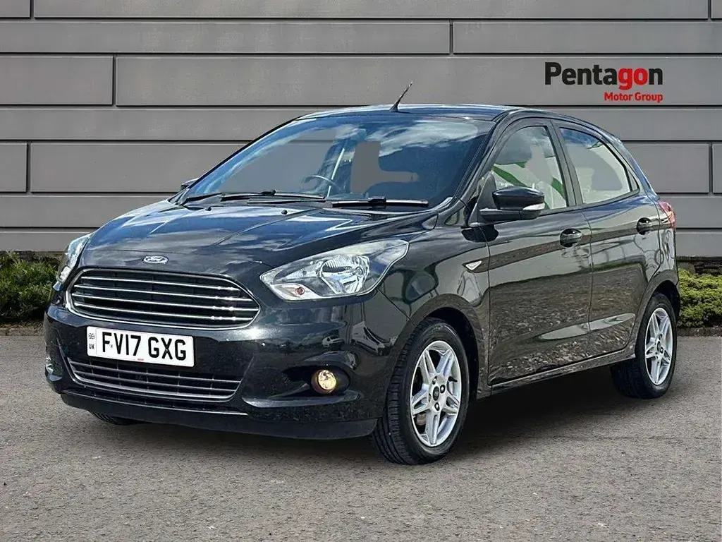 Begagnad Ford Ka Plus Zetec 84 HK (61 kW) 2017 Svart Halvkombi
