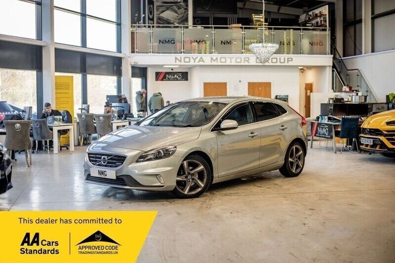 Silver Used 2015 Volvo V40 R-Design Estate | £5,199 (Fair price) - Image 1/4