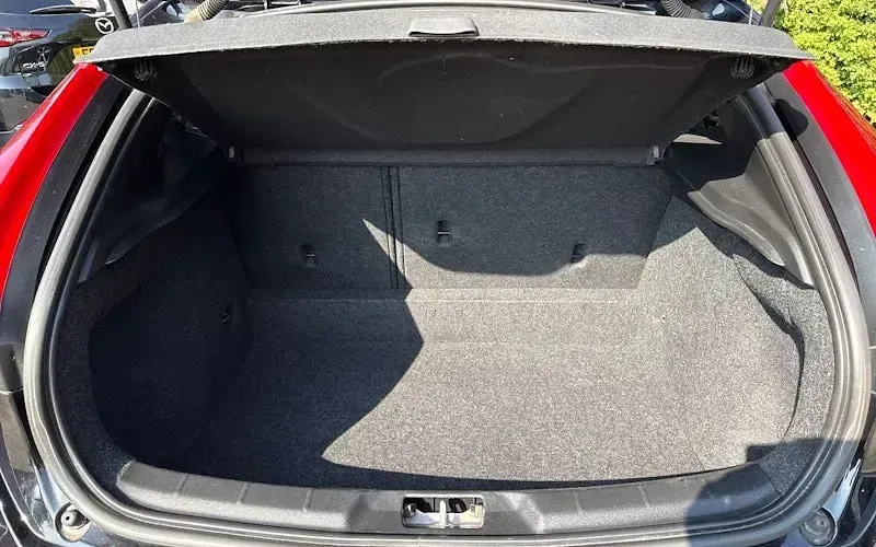 Used Volvo V40 R-Design 122 HP (89 kW) 2018 Black Hatchback