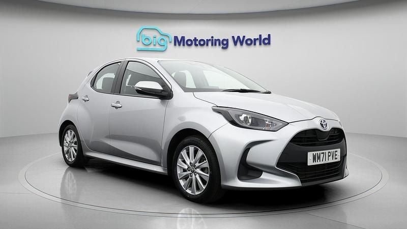 Used 2022 Toyota Yaris Hybrid | £14,800 (Good price) - Image 1/4