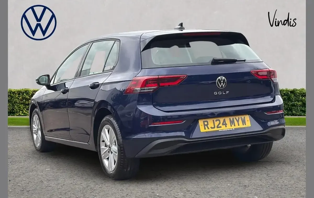 Used VW Golf VIII Life 108 HP (79 kW) 2024 Blue Hatchback