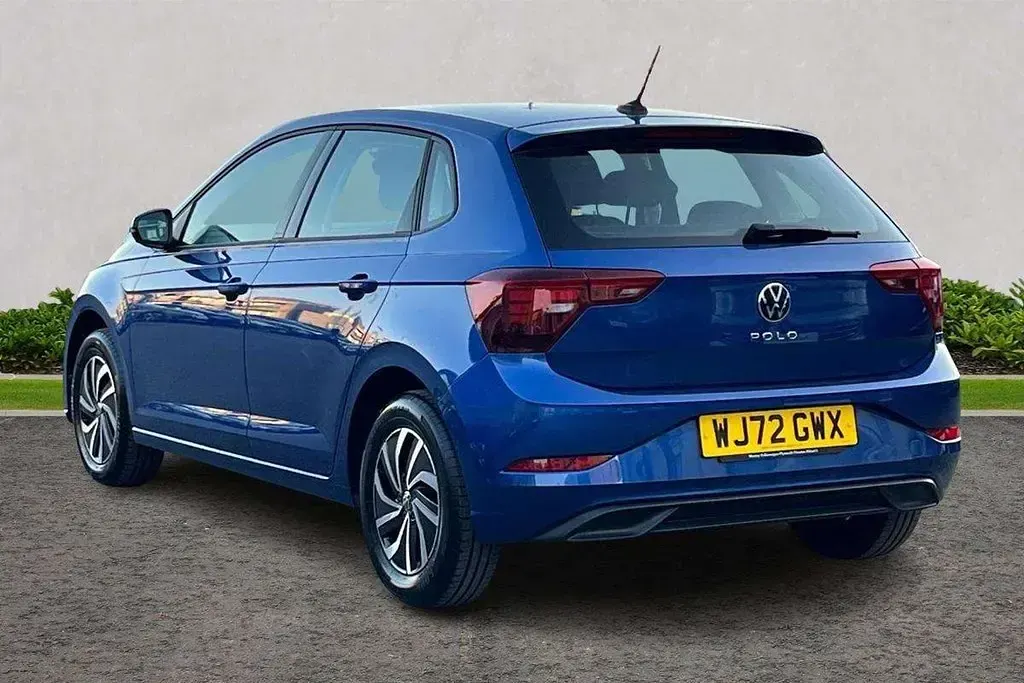 Used VW Polo Life 80 HP (58 kW) 2022 Blue Hatchback