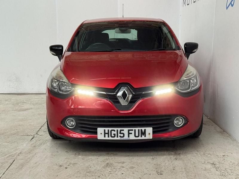 Used Renault Clio IV Dynamique 90 HP (66 kW) 2015 Red Hatchback