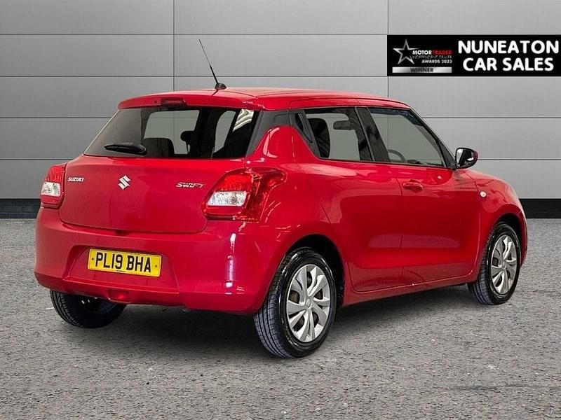 Usado Suzuki Swift SZ3 90 HP (66 kW) 2019 Vermelho Citadino