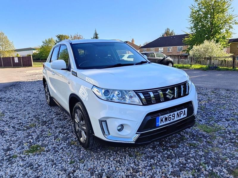 Second-hand Suzuki Vitara SZ-T 140 CP (102 kW) 2019 Alb SUV