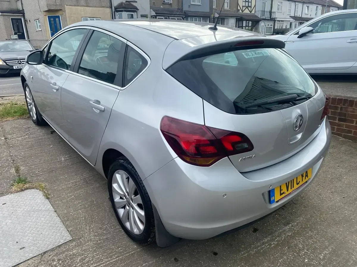 Used Vauxhall Astra Elite 115 HP (84 kW) 2011 Silver Hatchback