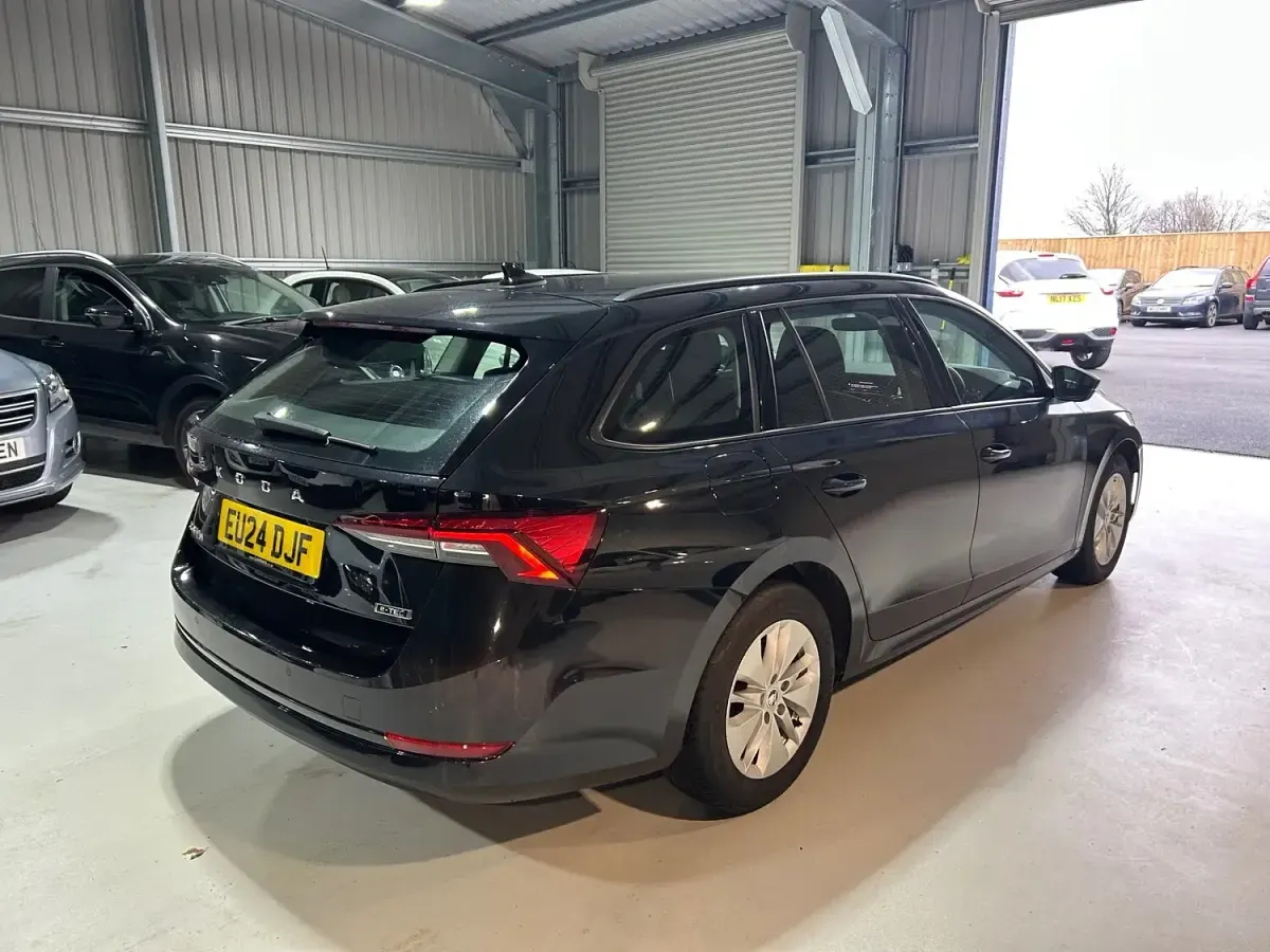 Used Skoda Octavia SE 110 HP (80 kW) 2024 Black Estate