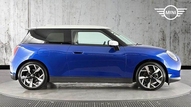 Used Mini Cooper SE Hatch 158 kW (215 HP) 2024 Blue Hatchback