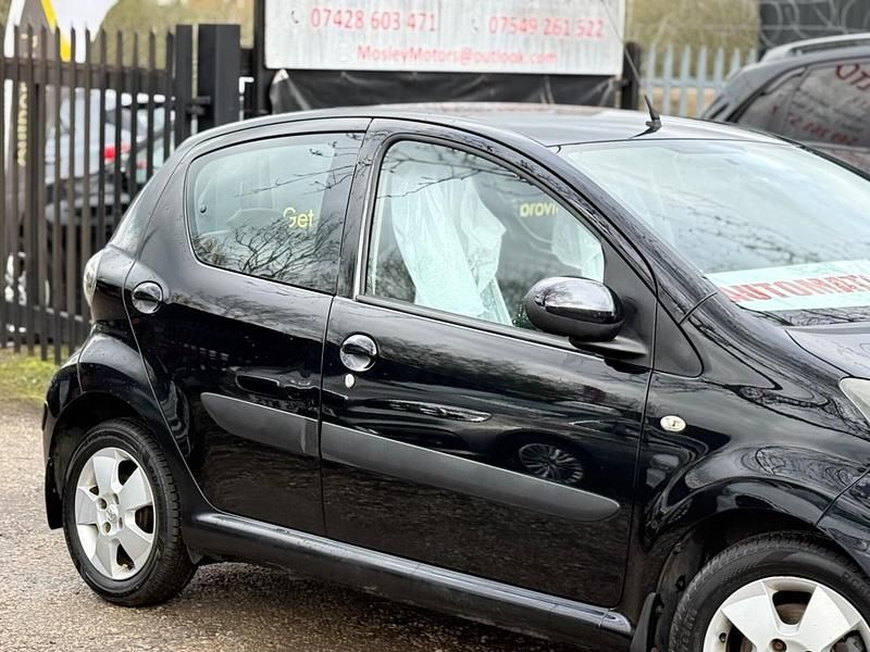 Used Toyota Aygo 67 HP (49 kW) 2009 Black Hatchback