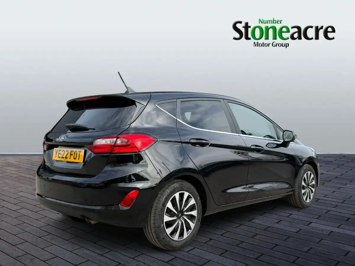 Begagnad Ford Fiesta Titanium 100 HK (73 kW) 2022 Svart Halvkombi