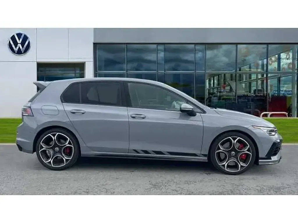 New VW Golf VIII GTI 300 HP (220 kW) 2025
