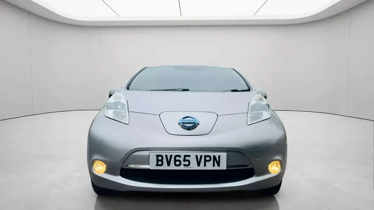 Used Nissan Leaf Tekna 80 kW (109 HP) 2015 Silver Hatchback