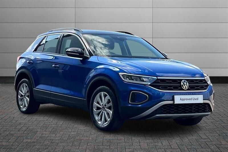 Ravenna blue with black roof Used 2022 VW T-Roc Life SUV | £18,490 (Fair price) - Image 1/4
