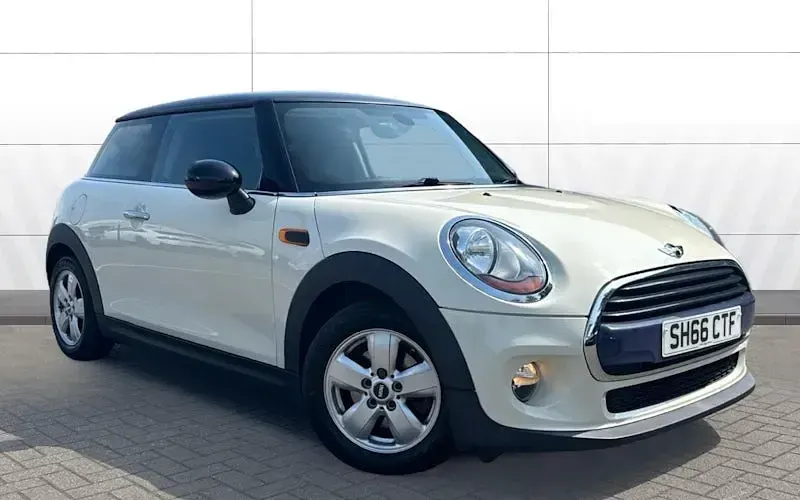 Used Mini Cooper Hatch 116 HP (85 kW) 2017 Hatchback